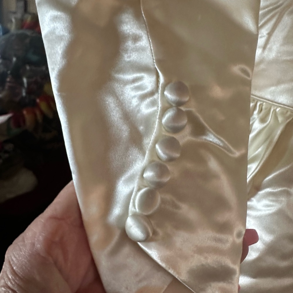 Satin & Lace Vintage Wedding Gown - Picture 2 of 10